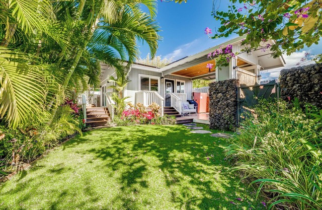 Luxury cottage, private, saltwater spa🌺walk to beach, dining,shops