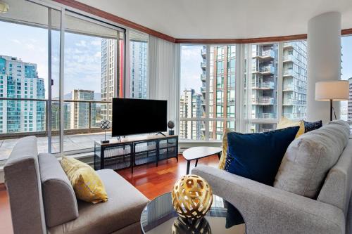 Luxury Designer 2BD Apartment In The Heart Of Downtown