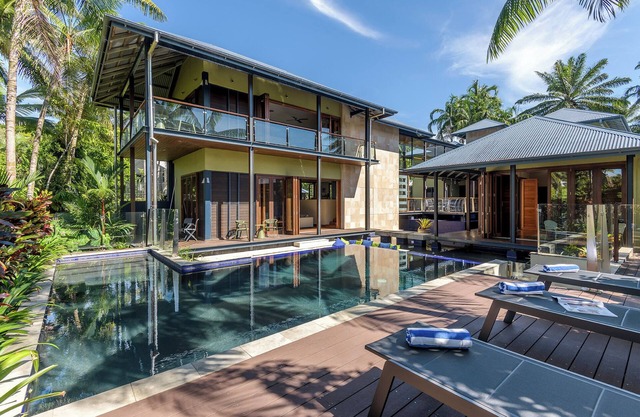 Luxury Family Holiday Home with Pool & Tennis Court