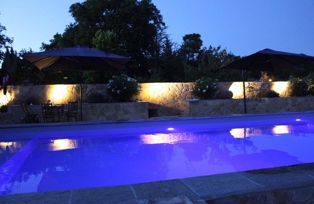 Luxury Provence DiWine House with Large heated swimming pool on the Vineyard