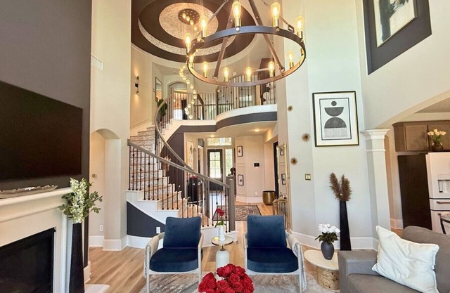 Luxury Getaway w/Pool, Sauna, Gym & Lagoon