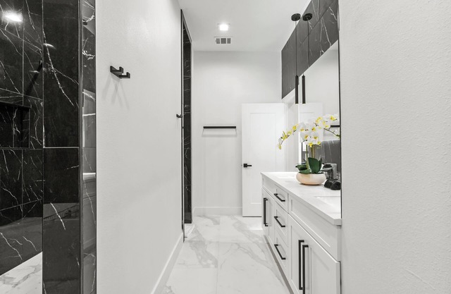 Luxury Home 5 Minutes from downtown Dallas!nn