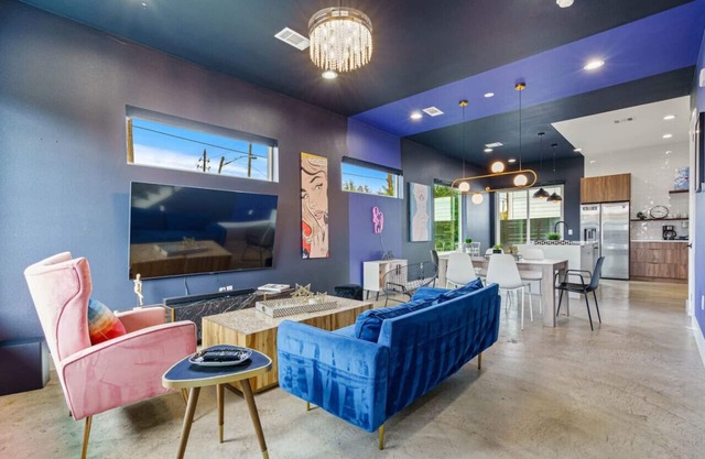 Luxury home close to downtown and the airport!