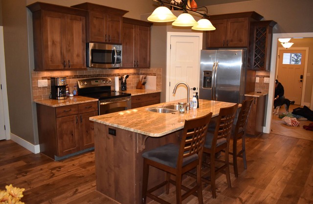 Luxury Home on Golf Course- Hot Tub-Sleeps 10