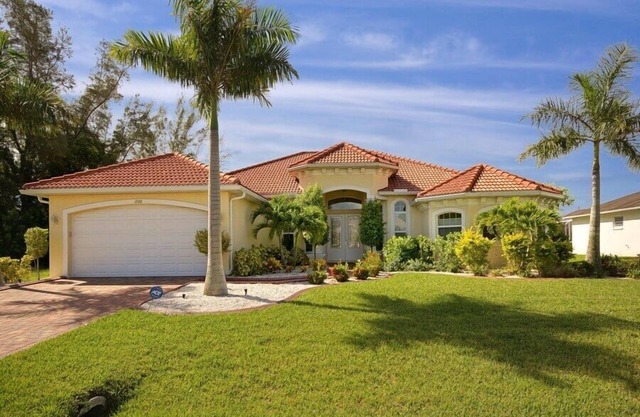 Luxury Home, southern exposure, heated pool & Spa, SW, gulf access