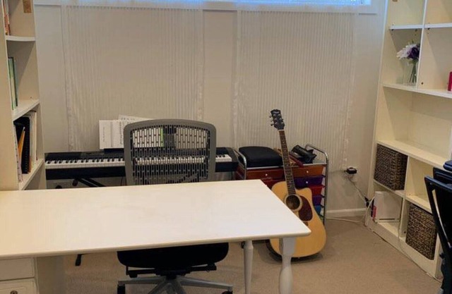 Luxury home with 3 BR + study near Monash Uni
