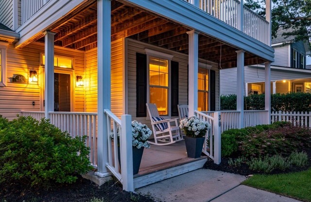 Luxury home with outdoor theater, hot tub, family amenities — 0.8 mi to Old Town