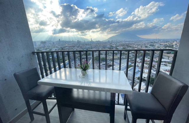 Luxury, in front of Arena Monterrey, Parque Fundidora (Pet Friendly)