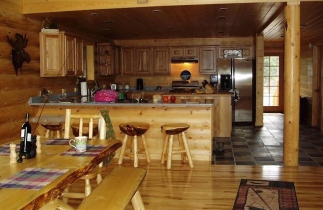 Luxury Kenai River Front Lodge, private fishing ramp, owner assisted activities.