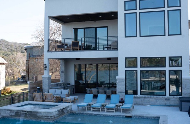 Luxury Lake Front Hideaway on Lake LBJ