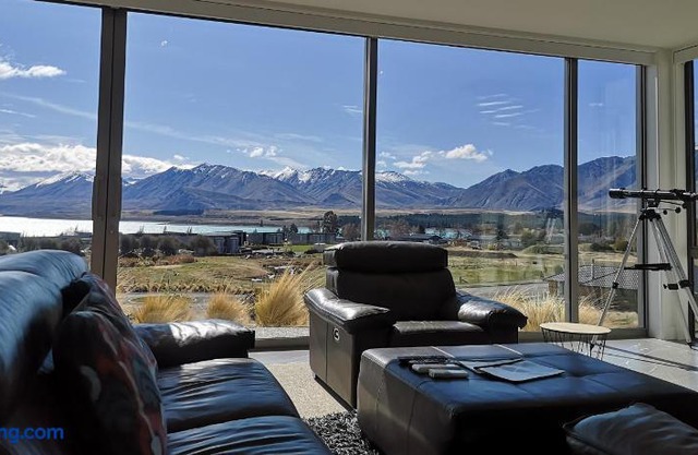 Luxury Lakeview Apartment