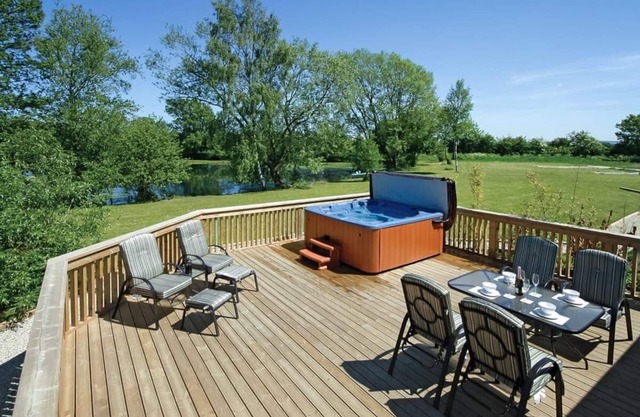 Luxury lodge with one double, ideal for couples.