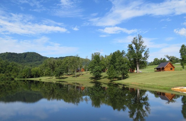 Luxury Log cabin on private lake. Pet Friendly!