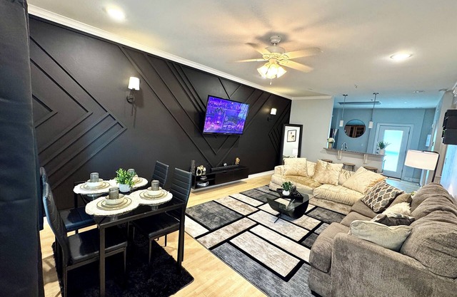 Luxury Midtown King Suite Escape