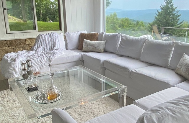 Luxury Mountain Chalet, Hot Tub, Fire Pit & Panoramic Stratton Views
