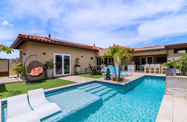 Luxury & New ~ 5*Location ~ Pool ~ Outdoor Kitchen