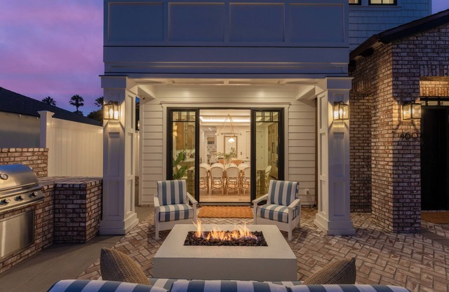 Luxury New Build @ Windansea Beach- AC, Fire Pit, 2-Car Parking
