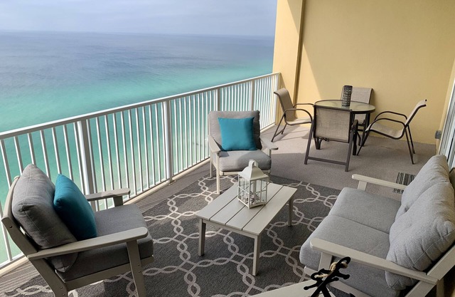 Luxury Ocean Front 22nd Floor. HUGE Balcony, Amazing Views. FREE Beach Service!