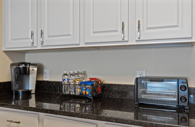 Luxury Oceanfront w/Breathtaking Views! Step 2 Beach. Free On Site Parking
