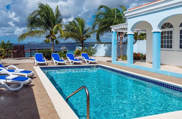 Luxury oceanfront villa, full AC private pool, direct ocean access, great diving