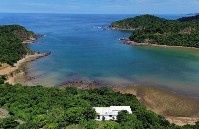 Luxury Oceanview Villa with Infinity Terrace & Modern Design. Sunset Paradise!
