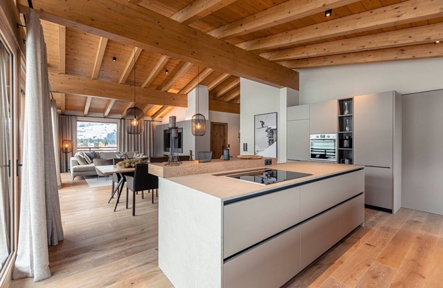 Luxury penthouse, ski lift within walking distance
