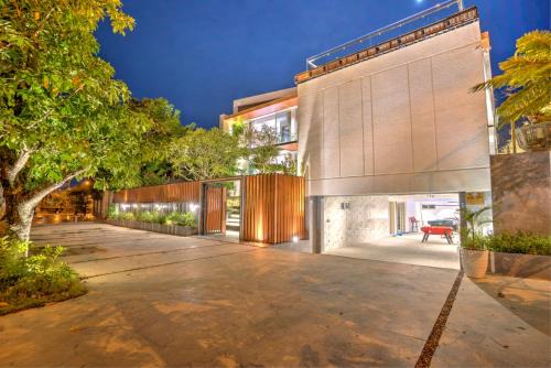 Luxury pool villa with Sauna - Free Pick up and Full AC