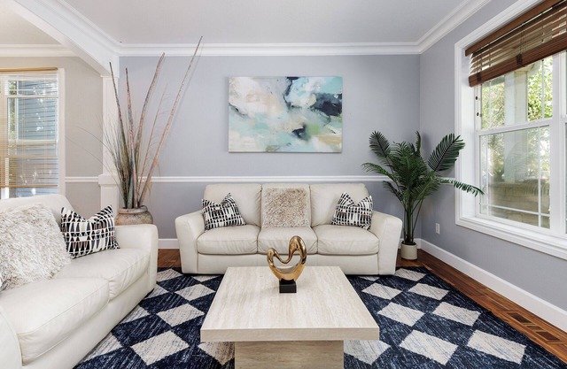 Luxury Portland Retreat/Lush Forest, Decks, Fire Pit, Jacuzzi, FirePlace & Games