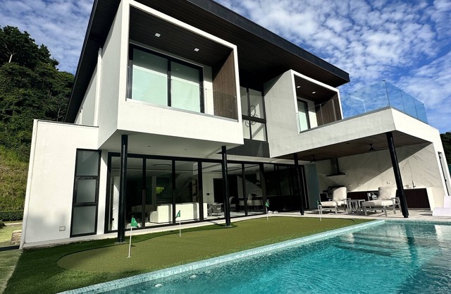 Luxury private home in Fairway Estates within Los Suenos Resort!