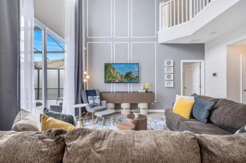Luxury Retreat W Heated Pool Near Disney!