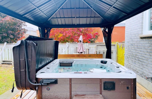 Luxury Retreat with Outdoor Jacuzzi
