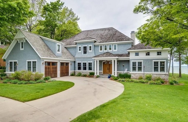 Luxury Retreat with Lake Views, Hot Tub, Fire Pit & Association Pool