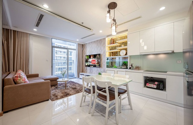 LUXURY RIVER VIEW 1 BEDROOM APT IN VINHOME CENTRAL PARK