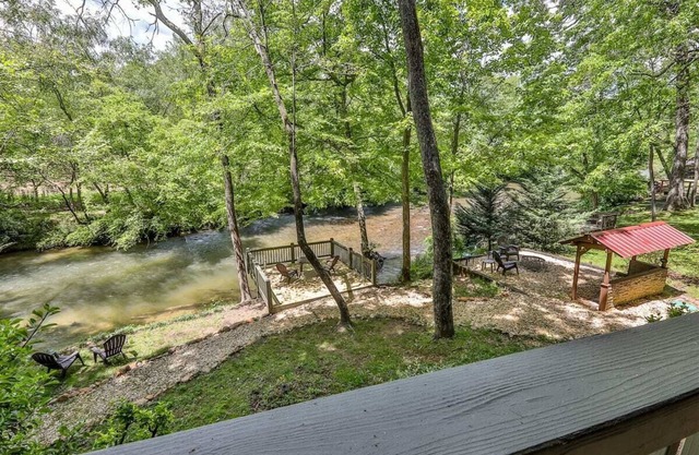 Luxury River Oasis -3 Master Suites - 3 Fireplaces Hot Tub! 195/Night