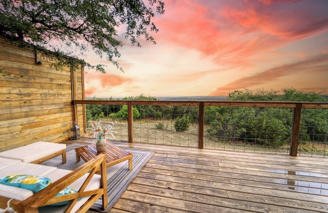 Luxury Safari Tent #1 Scenic Hill Country Views- Private Deck/Hot Tub/Pond Pool