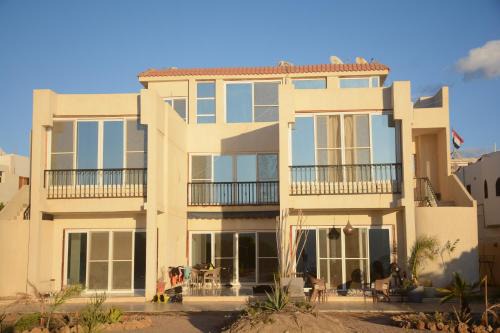 Luxury Sea-view 2 bedrooms apartment in Hadaba