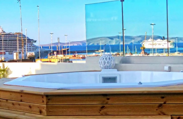 Luxury Sea-View Penthouse with Outdoor Jacuzzi