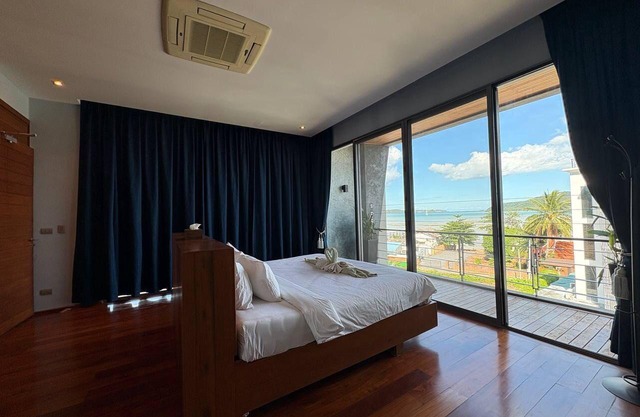 Luxury Sea view villa with private pool and elevator