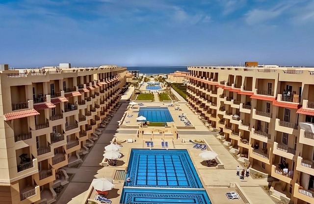 Luxury Selena Bay Apartment- Private Beach, Kite School & 5 Pools!