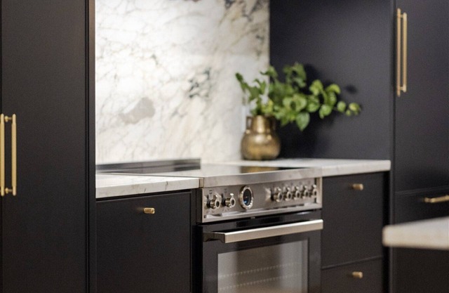 Luxury single-level townhome -walking distance to world-class shopping/dining