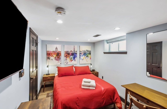 Luxury, Spacious 2BR, 1BA - Heart of DC!