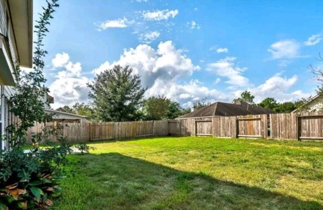 Luxury Spacious 5 bedroom Home with FREE WiFi and parking