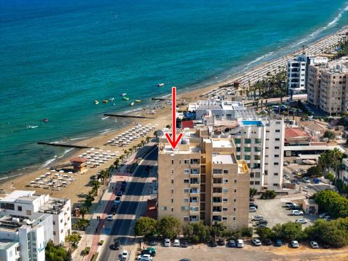Luxury Stay at Mackenzie Beach with Private Parking and Balcony