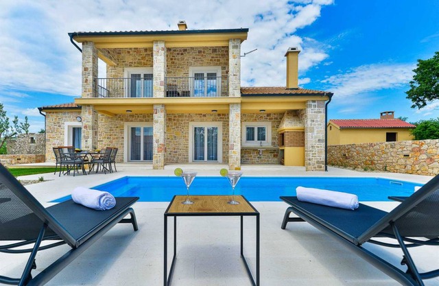 Luxury Stone Villa BANOVI