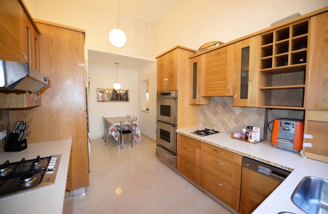 Luxury Strictly Kosher Vacation Apartment in Musrara