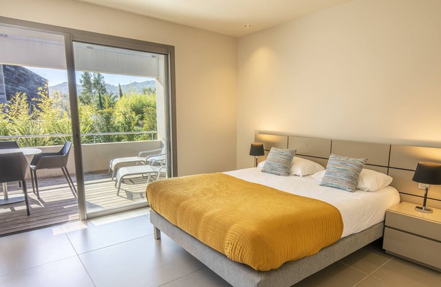 Luxury Studio with terrace Santa Giulia beach