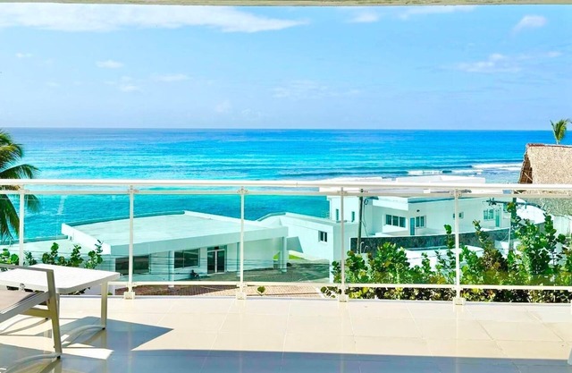 Luxury Suite Breathtaking Ocean View by DGM Resort at Vista Marina I