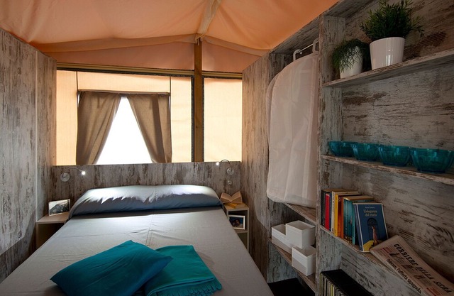 Luxury tent with a bathroom and kitchen, 11 km. from Porec