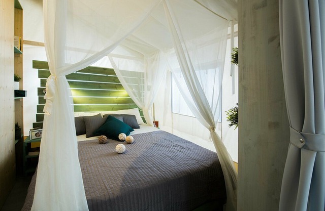 Luxury tent with a bathroom and kitchen, 11 km. from Porec