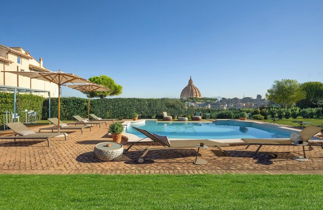 Luxury Tower with Pool and St. Peter View